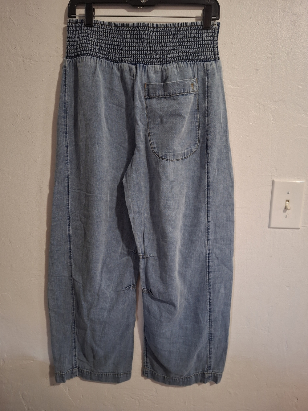 Pilcro Barrel-Leg Smocked Waist Jeans  Size S. - Picture 3 of 12